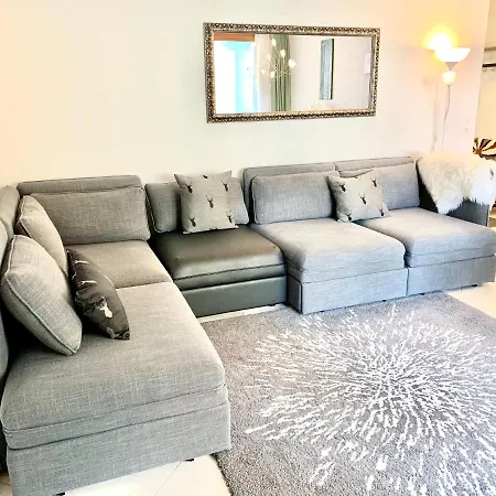 Gian - Close To The Kongresshaus, The Ice Hockey Stadium, Cross-country Skiing, The Eau-la-la Indoor Pool And Wellness, Large Supermarket, 2 Bus Stops, With An Indoor Garage And Fully Equipped دافوس