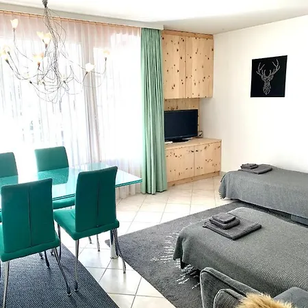 아파트 Gian - Close To The Kongresshaus, The Ice Hockey Stadium, Cross-country Skiing, The Eau-la-la Indoor Pool And Wellness, Large Supermarket, 2 Bus Stops, With An Indoor Garage And Fully Equipped