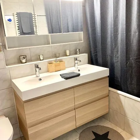 Gian - Close To The Kongresshaus, The Ice Hockey Stadium, Cross-country Skiing, The Eau-la-la Indoor Pool And Wellness, Large Supermarket, 2 Bus Stops, With An Indoor Garage And Fully Equipped دافوس