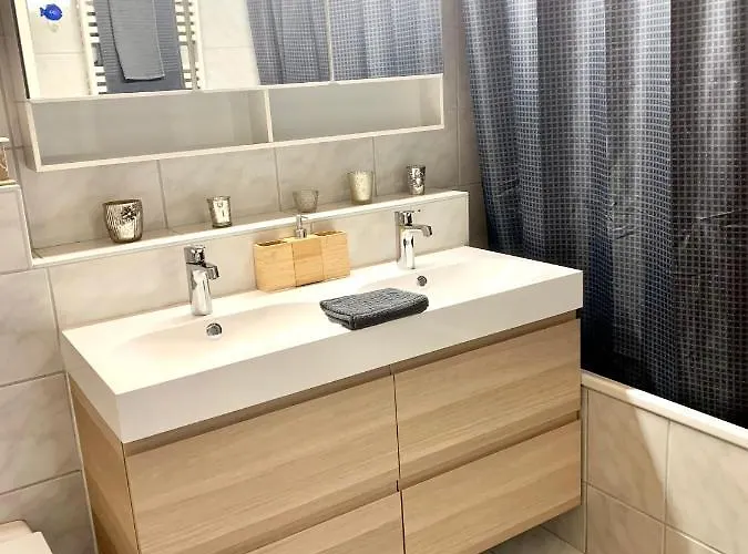 Gian - Close To The Kongresshaus, The Ice Hockey Stadium, Cross-country Skiing, The Eau-la-la Indoor Pool And Wellness, Large Supermarket, 2 Bus Stops, With An Indoor Garage And Fully Equipped Davos