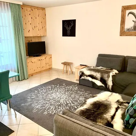 Gian - Close To The Kongresshaus, The Ice Hockey Stadium, Cross-country Skiing, The Eau-la-la Indoor Pool And Wellness, Large Supermarket, 2 Bus Stops, With An Indoor Garage And Fully Equipped Lägenhet