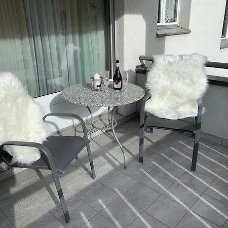 Gian - Close To The Kongresshaus, The Ice Hockey Stadium, Cross-country Skiing, The Eau-la-la Indoor Pool And Wellness, Large Supermarket, 2 Bus Stops, With An Indoor Garage And Fully Equipped Lägenhet *